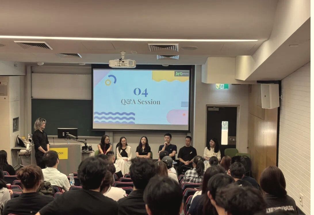 Senior students answering questions from new students at a sharing session